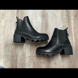 BLACK BOOTIES WITH SNAKE ON BOTTOM Size 9/9.5